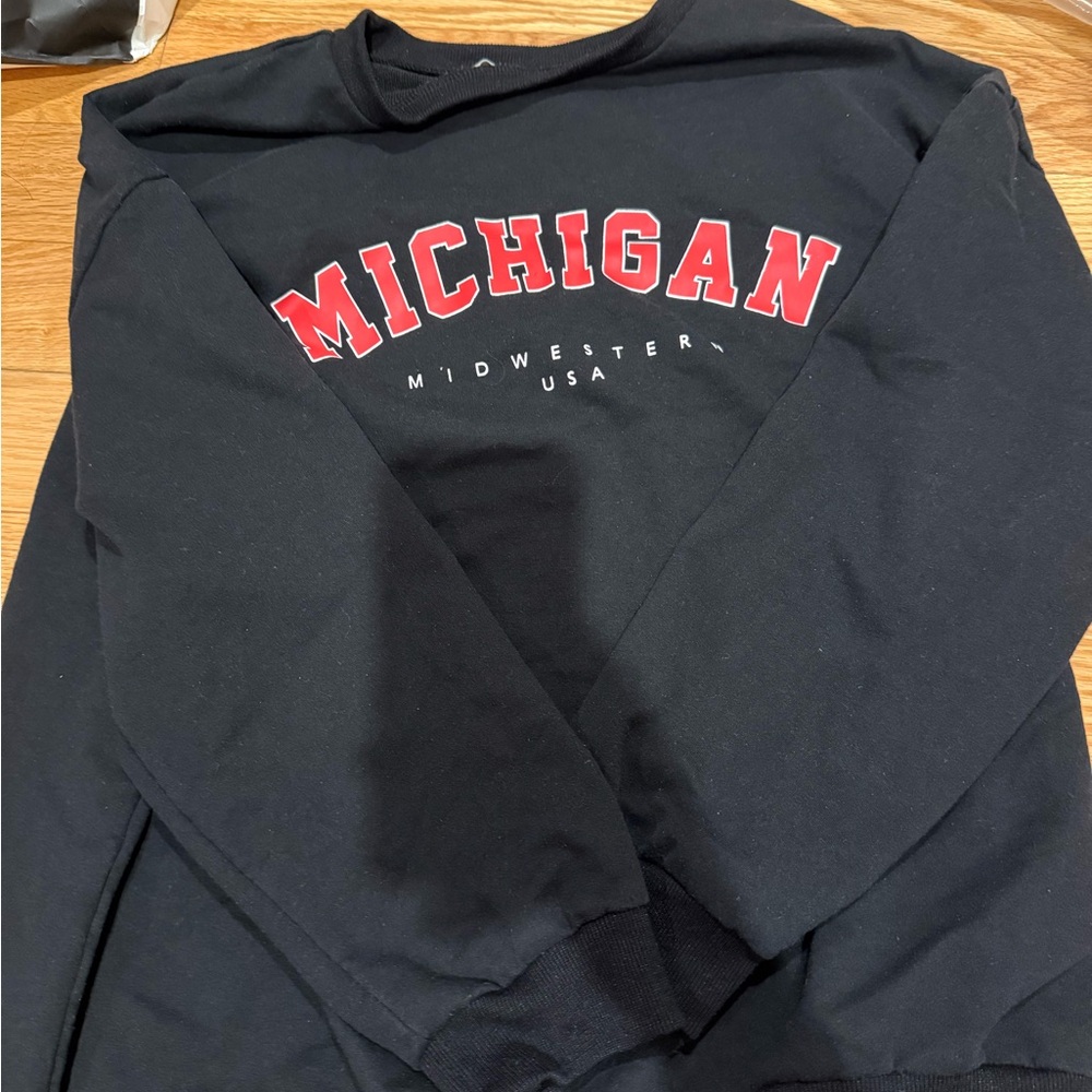 ROMWE Black Crewneck Sweatshirt with Red Michigan Lettering